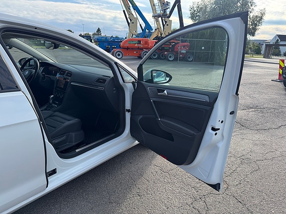 Volkswagen e-Golf VII 9 of 30