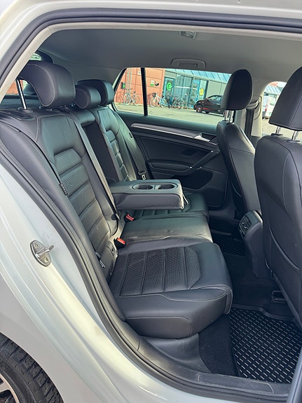 Volkswagen e-Golf VII 10 of 30