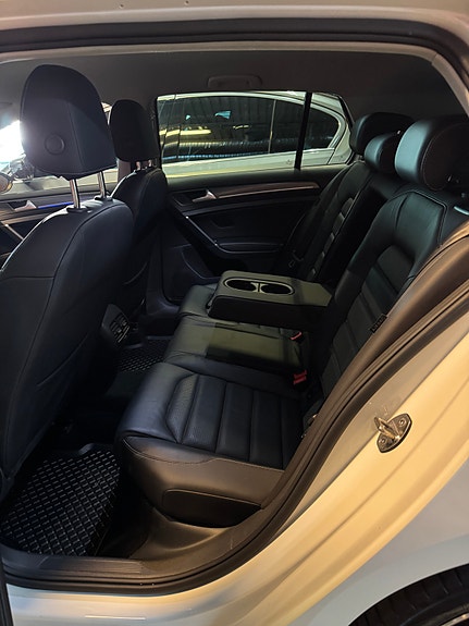 Volkswagen e-Golf VII 19 of 30