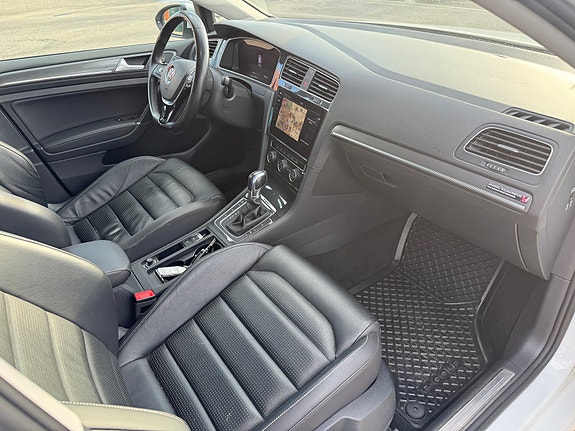 Volkswagen e-Golf VII 8 of 30