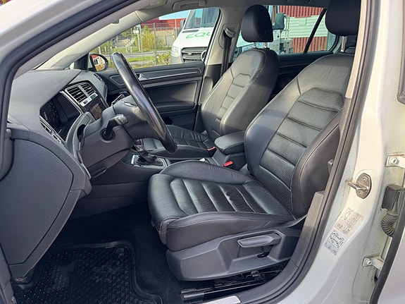 Volkswagen e-Golf VII 16 of 30