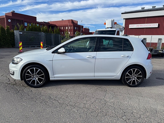 Volkswagen e-Golf VII 2 of 30