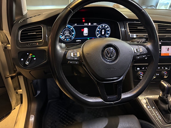 Volkswagen e-Golf VII 13 of 30