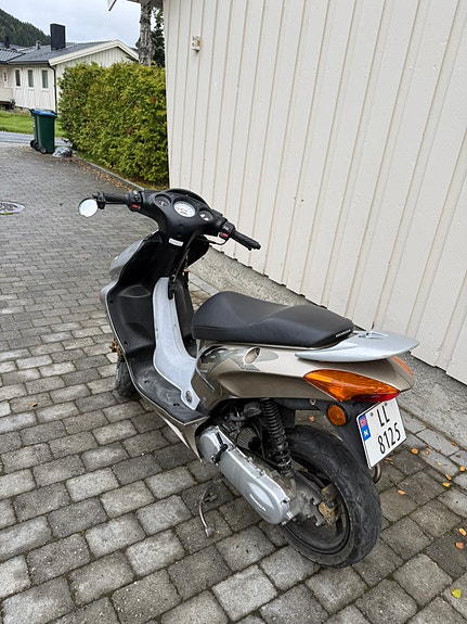 Honda X8R 50 3 of 6