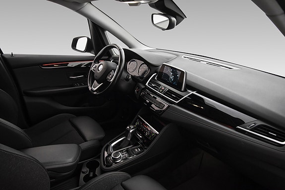 BMW 225xe 15 of 27