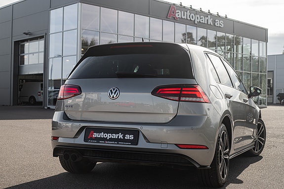 Volkswagen Golf VII 4 of 30