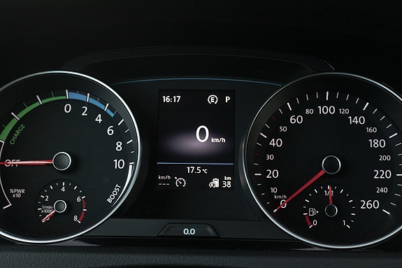 Volkswagen Golf VII 17 of 30