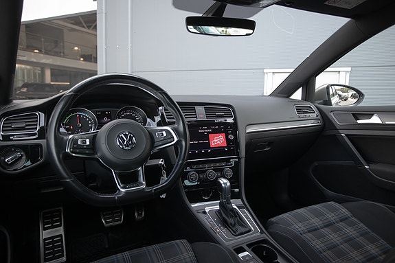 Volkswagen Golf VII 12 of 30