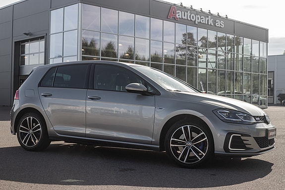 Volkswagen Golf VII 2 of 30
