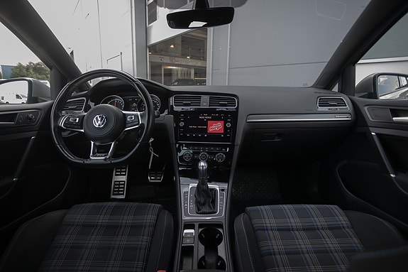Volkswagen Golf VII 13 of 30