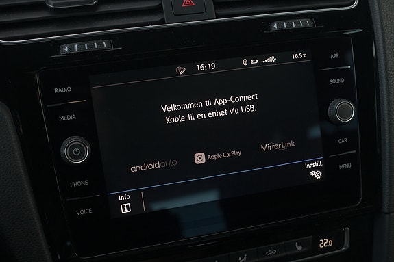 Volkswagen Golf VII 23 of 30