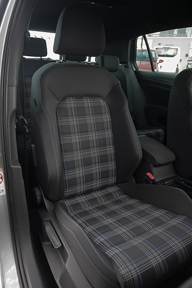 Volkswagen Golf VII 28 of 30