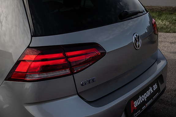 Volkswagen Golf VII 10 of 30