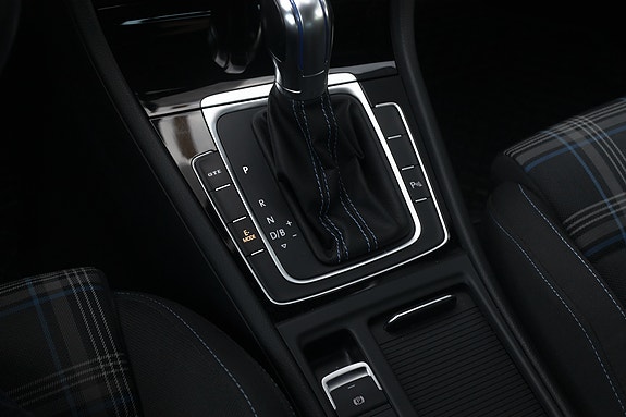 Volkswagen Golf VII 26 of 30