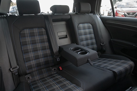 Volkswagen Golf VII 29 of 30