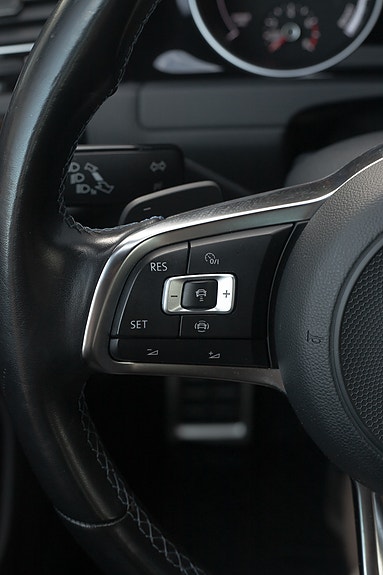Volkswagen Golf VII 16 of 30