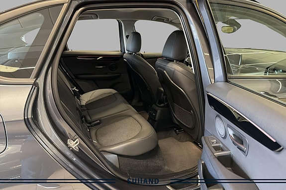 BMW 225xe 17 of 28
