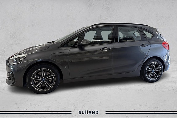 BMW 225xe 2 of 28