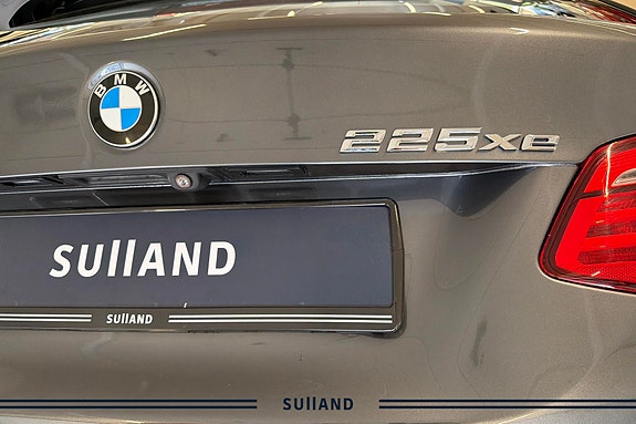 BMW 225xe 23 of 28
