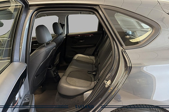 BMW 225xe 16 of 28