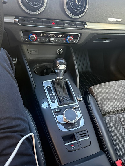 Audi e-tron 10 of 12