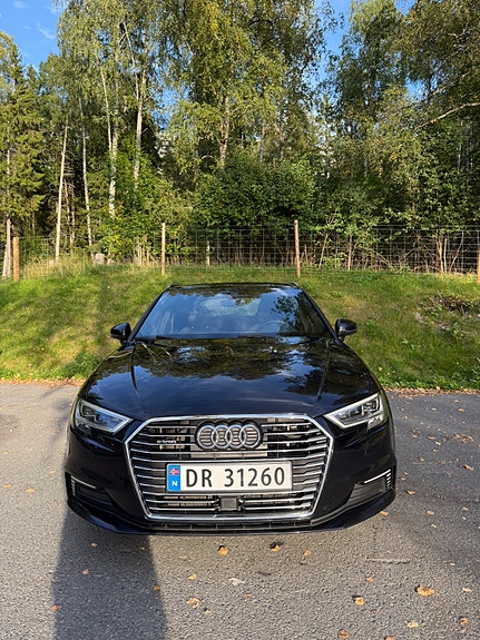 Audi e-tron 2 of 12