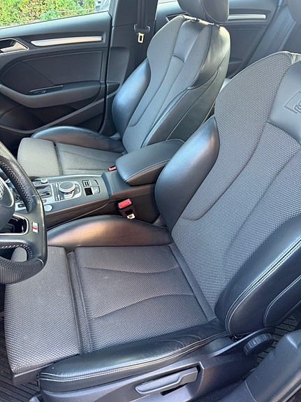 Audi e-tron 9 of 12