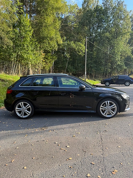 Audi e-tron 4 of 12