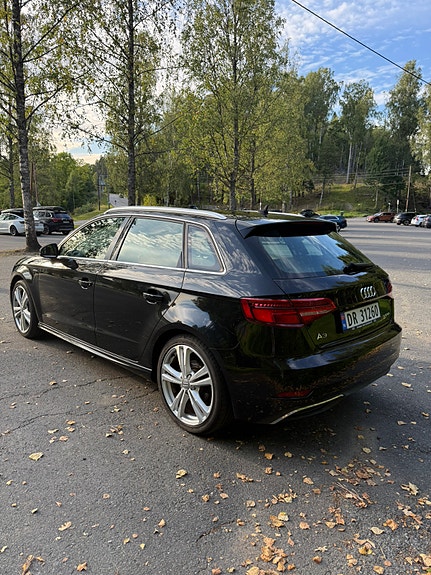 Audi e-tron 6 of 12