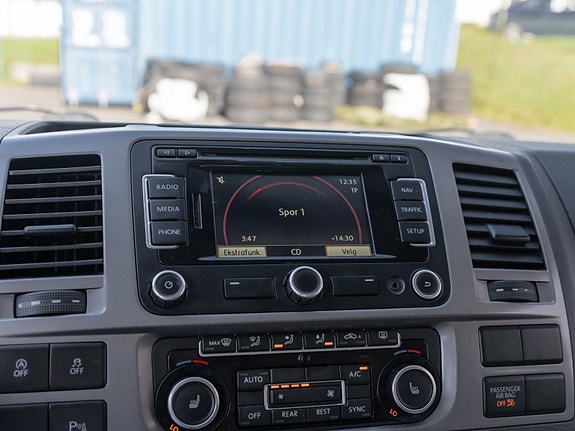 Volkswagen Caravelle 30 of 30