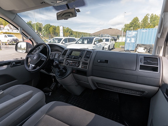 Volkswagen Caravelle 17 of 30