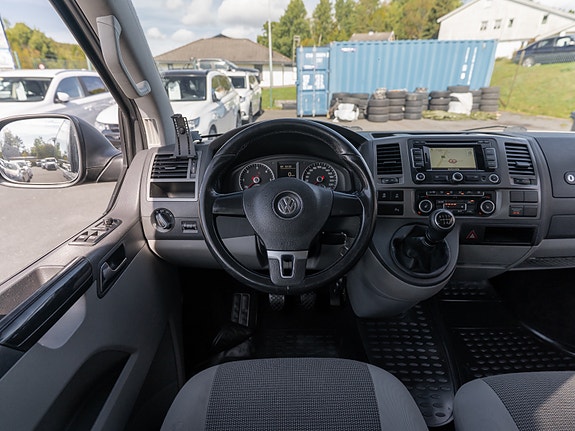 Volkswagen Caravelle 25 of 30
