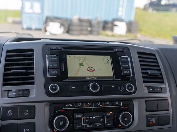Volkswagen Caravelle 28 of 30