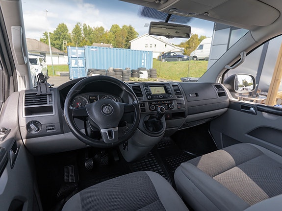 Volkswagen Caravelle 16 of 30