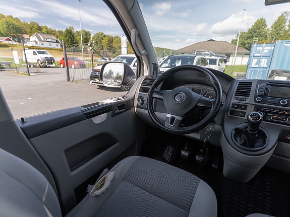 Volkswagen Caravelle 23 of 30