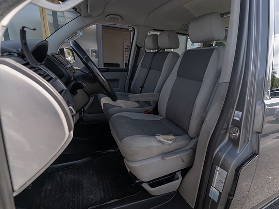 Volkswagen Caravelle 18 of 30