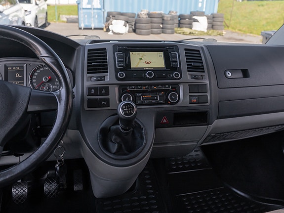 Volkswagen Caravelle 27 of 30