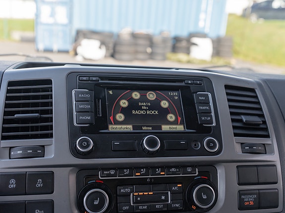 Volkswagen Caravelle 29 of 30