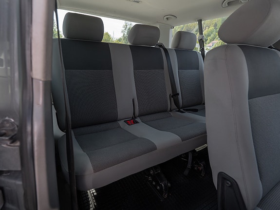 Volkswagen Caravelle 21 of 30