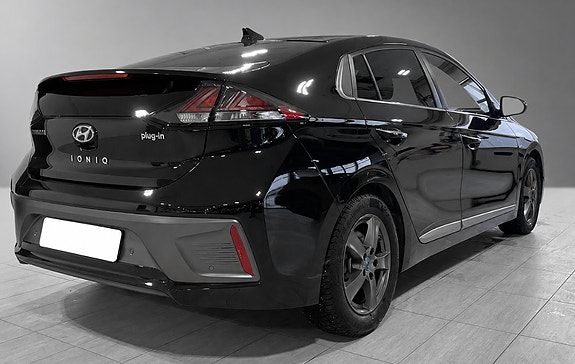 Hyundai IONIQ 2 of 15