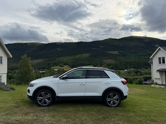 Volkswagen T-Roc 6 of 24