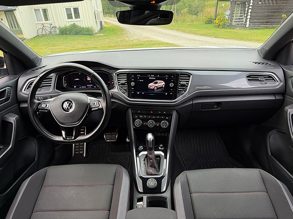 Volkswagen T-Roc 13 of 24