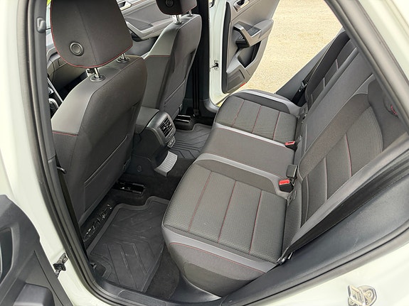 Volkswagen T-Roc 17 of 24