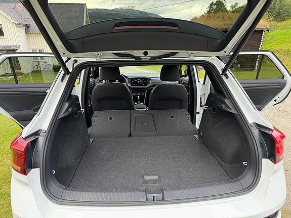 Volkswagen T-Roc 22 of 24