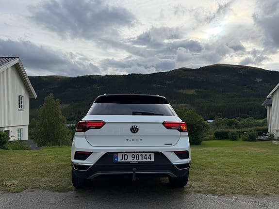 Volkswagen T-Roc 8 of 24