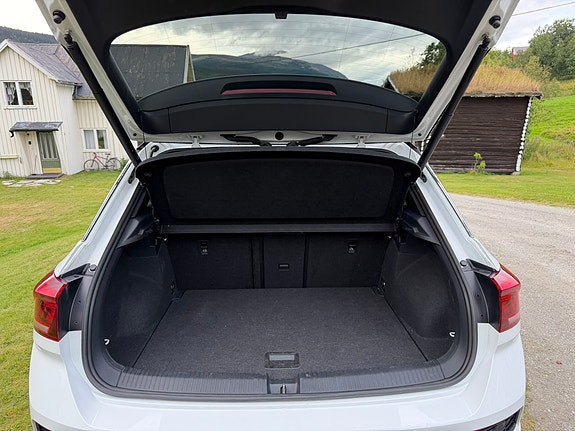 Volkswagen T-Roc 21 of 24