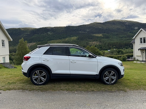 Volkswagen T-Roc 2 of 24
