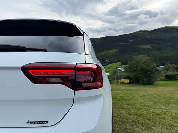 Volkswagen T-Roc 10 of 24