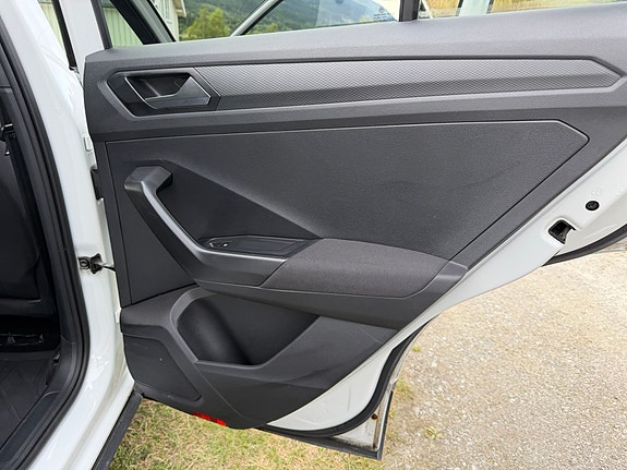 Volkswagen T-Roc 19 of 24