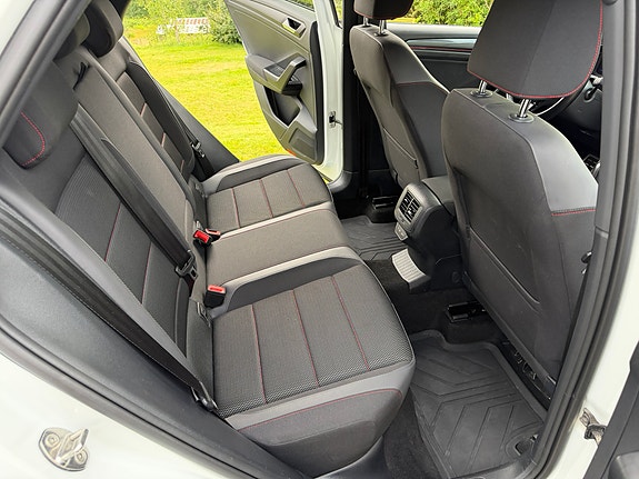 Volkswagen T-Roc 18 of 24